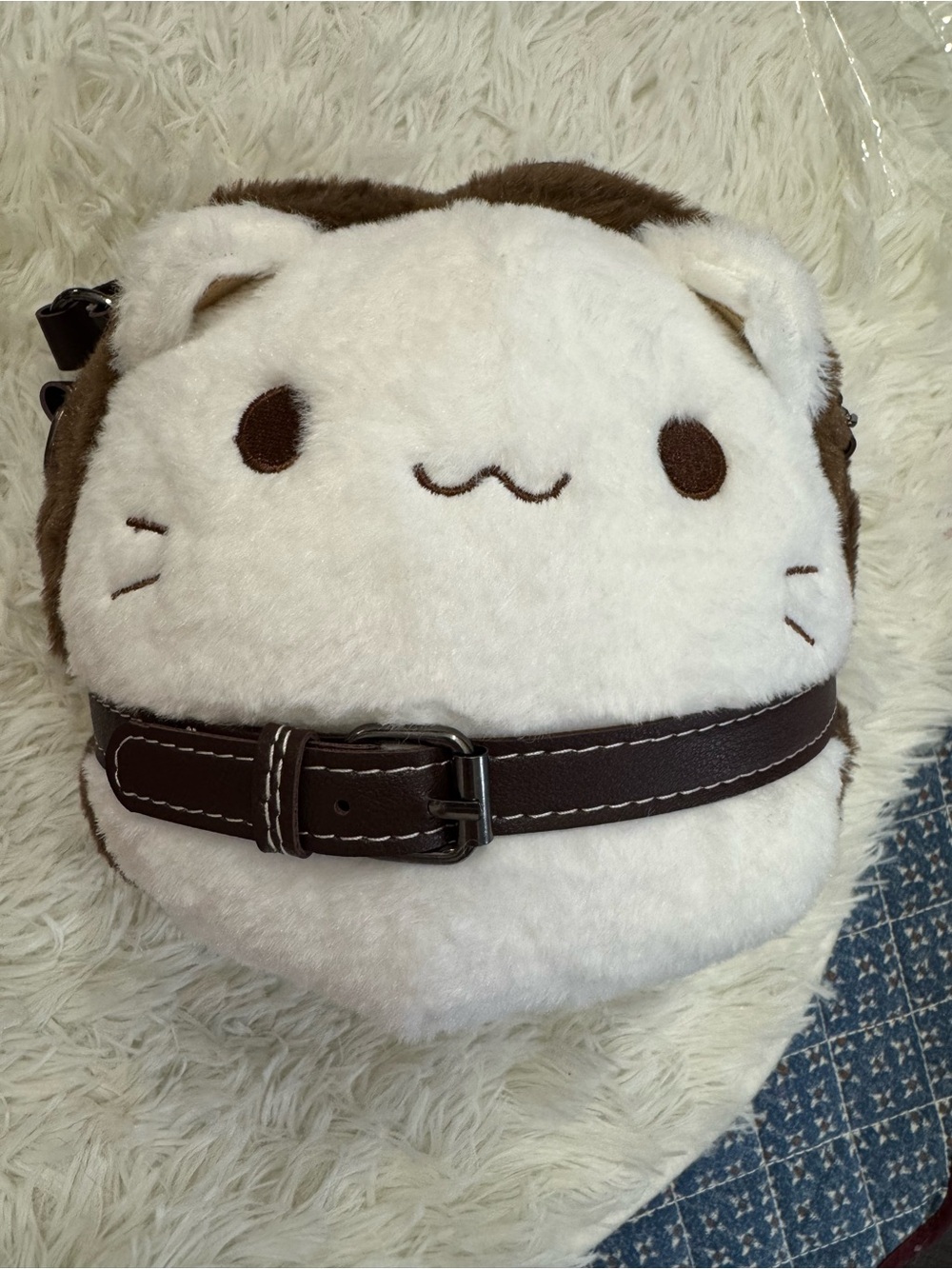 Plush Cat Face Crossbody Bag in White and Brown zipper straps adjustable